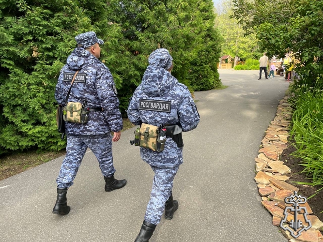 Сотрудники Росгвардии обеспечили безопасность празднования Дня молодежи и школьных выпускных вечеров в Чувашии.
