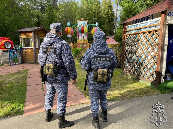 Сотрудники Росгвардии обеспечили безопасность празднования Дня молодежи и школьных выпускных вечеров в Чувашии.