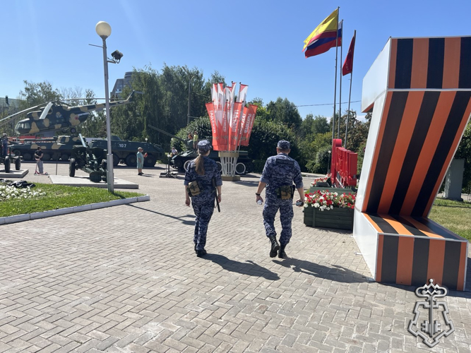 Росгвардейцы приняли участие в обеспечении общественного порядка во время празднования Дня ВМФ в Чебоксарах
