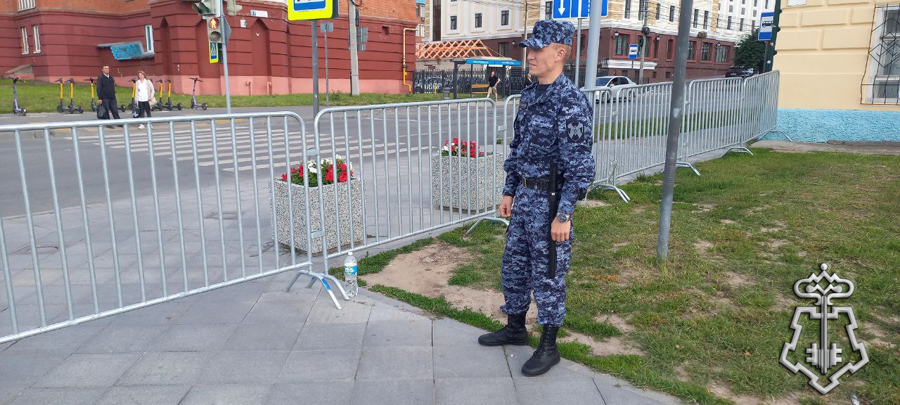 В Чебоксарах сотрудники Росгвардии обеспечили безопасность граждан во время праздничных мероприятий, посвященных Дню Чувашской Республики 