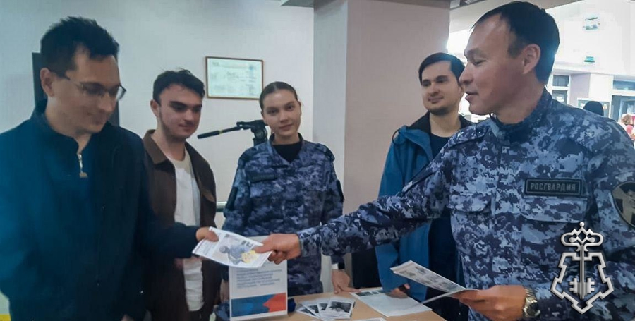 Представители Росгвардии приняли участие во Всероссийской «Ярмарке вакансий» в Чебоксарах