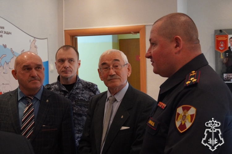 В День вневедомственной охраны Росгвардии полковник полиции Михаил Енин встретился с ветеранами службы