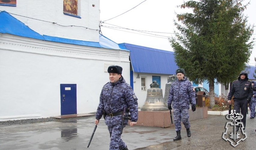 Росгвардейцы Чувашии обеспечили безопасность крестного хода в честь Казанской иконы Божией Матери