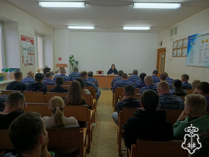 В Чебоксарах состоялась встреча сотрудников Росгвардии с инспектором ГАИ по вопросам дорожной безопасности