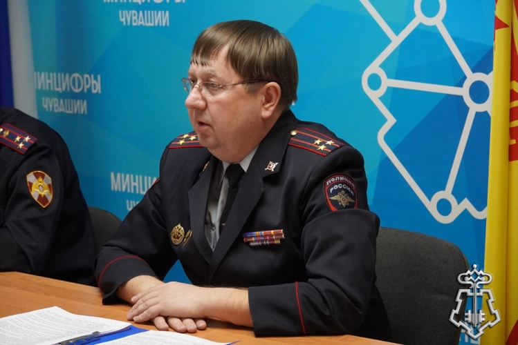 В Чувашии сотрудники Росгвардии совместно с коллегами из МВД и МЧС провели брифинг, посвященный безопасности граждан в новогодние праздники