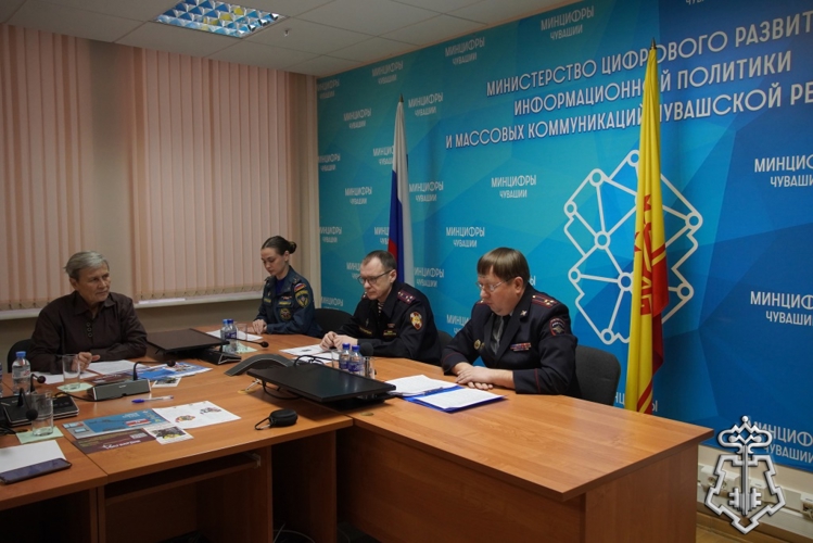 В Чувашии сотрудники Росгвардии совместно с коллегами из МВД и МЧС провели брифинг, посвященный безопасности граждан в новогодние праздники