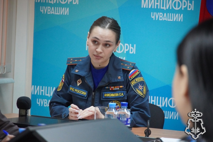 В Чувашии сотрудники Росгвардии совместно с коллегами из МВД и МЧС провели брифинг, посвященный безопасности граждан в новогодние праздники