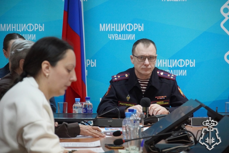 В Чувашии сотрудники Росгвардии совместно с коллегами из МВД и МЧС провели брифинг, посвященный безопасности граждан в новогодние праздники