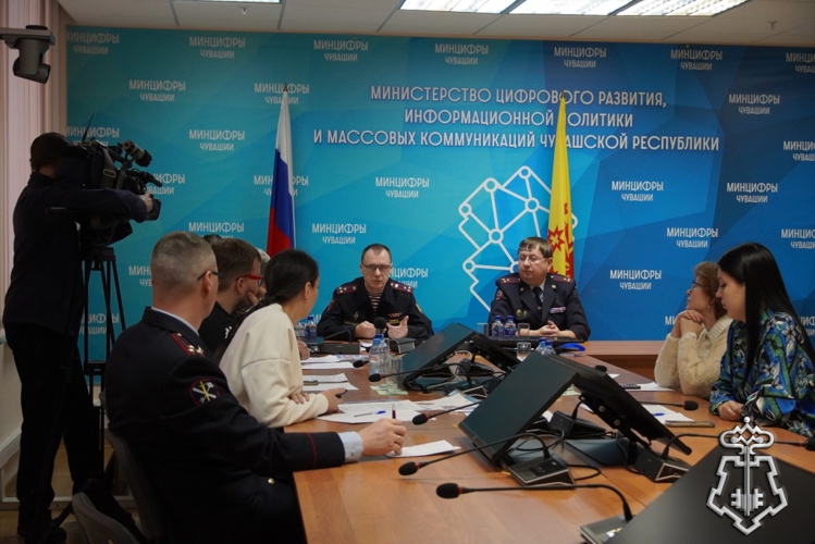 В Чувашии сотрудники Росгвардии совместно с коллегами из МВД и МЧС провели брифинг, посвященный безопасности граждан в новогодние праздники