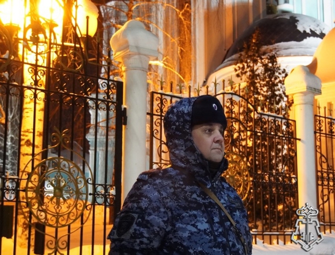 Сотрудники и военнослужащие Управления Росгвардии по Чувашии приняли участие в обеспечении безопасности рождественских богослужений