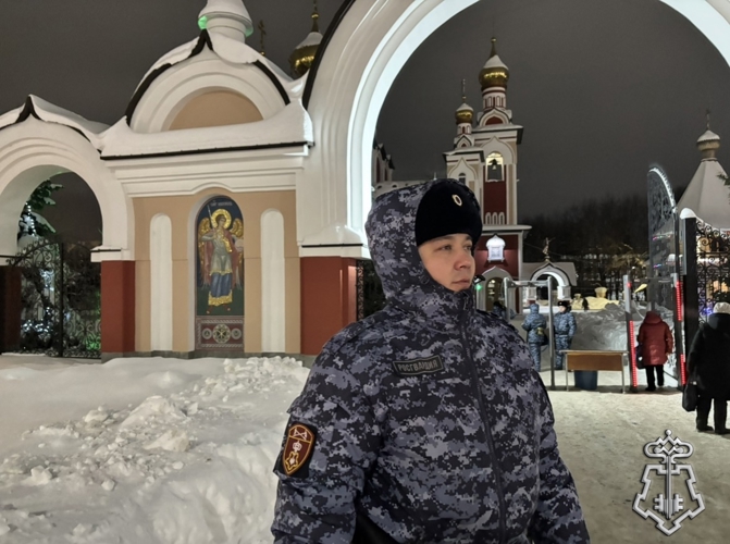 В Чебоксарах росгвардейцы приняли участие в обеспечении безопасности граждан в крещенскую ночь