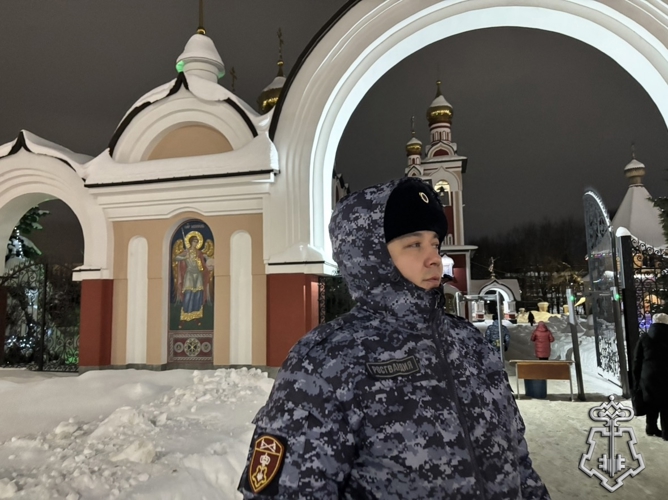 В Чебоксарах росгвардейцы приняли участие в обеспечении безопасности граждан в крещенскую ночь