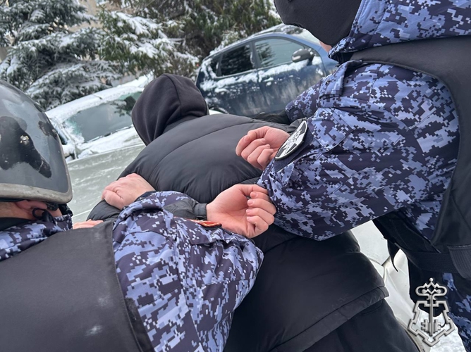 В Чебоксарах сотрудники вневедомственной охраны Росгвардии задержали буйного посетителя бара