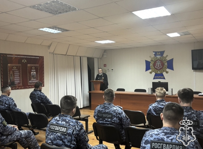 Сотрудников Управления вневедомственной охраны Росгвардии по Чувашской Республике посетил протоиерей Петр Федоров