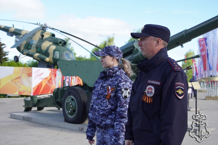 В Чебоксарах сотрудники Росгвардии обеспечили безопасность граждан во время праздничных мероприятий, посвященных Дню Победы 