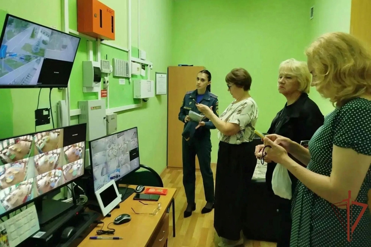 В Чебоксарах сотрудники Росгвардии приступили к проверке готовности образовательных объектов к новому учебному году