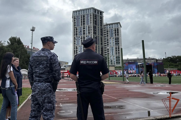 В Чувашии сотрудники Росгвардии обеспечили безопасность во время празднования Дня физкультурника