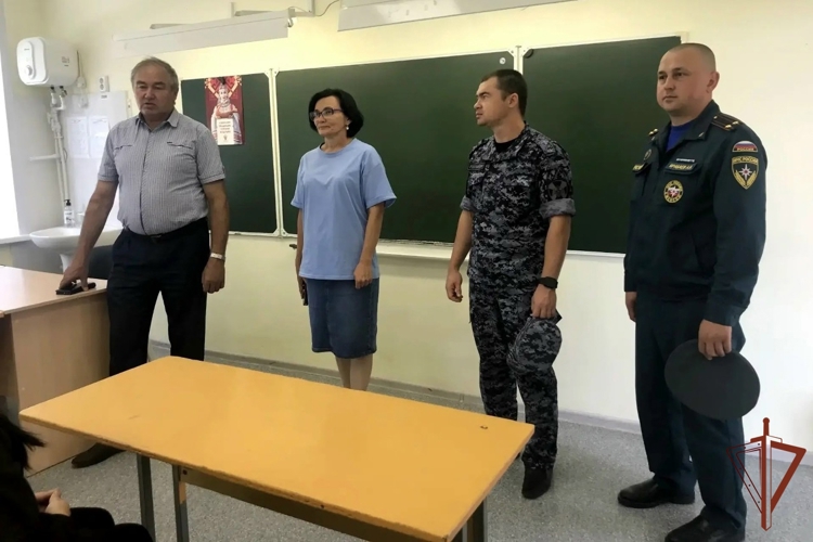 В Чувашии сотрудники Росгвардии в составе межведомственных комиссий проверили готовность образовательных объектов к новому учебному году