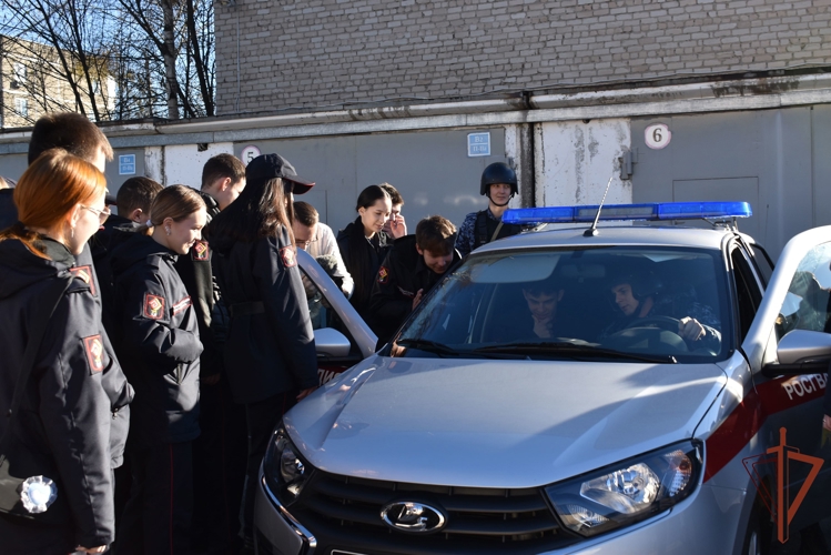 Праздничные мероприятия в честь 74-й годовщины подразделений вневедомственной охраны Росгвардии прошли в Чебоксарах