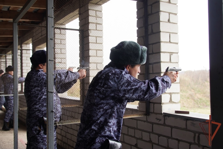 В Чувашии прошли соревнования по стрельбе, приуроченные ко Дню образования подразделений вневедомственной охраны