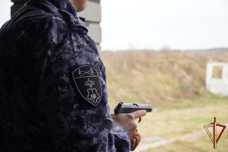 В Чувашии прошли соревнования по стрельбе, приуроченные ко Дню образования подразделений вневедомственной охраны